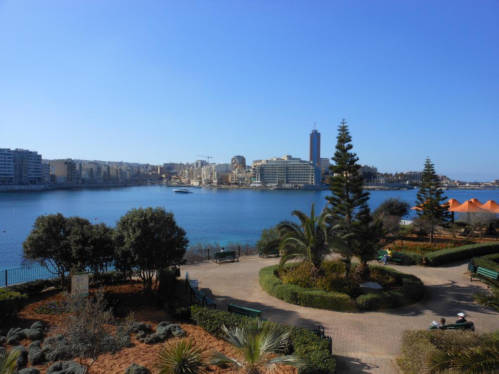 Apartment With Stunning Seaviews Sliema Exterior photo